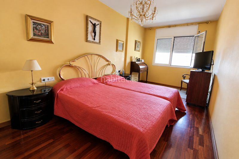 Foto 90ac4a5a-314d-4485-8dfd-b7c2c0198f45. Duplex with heating parking in Eixample Sabadell