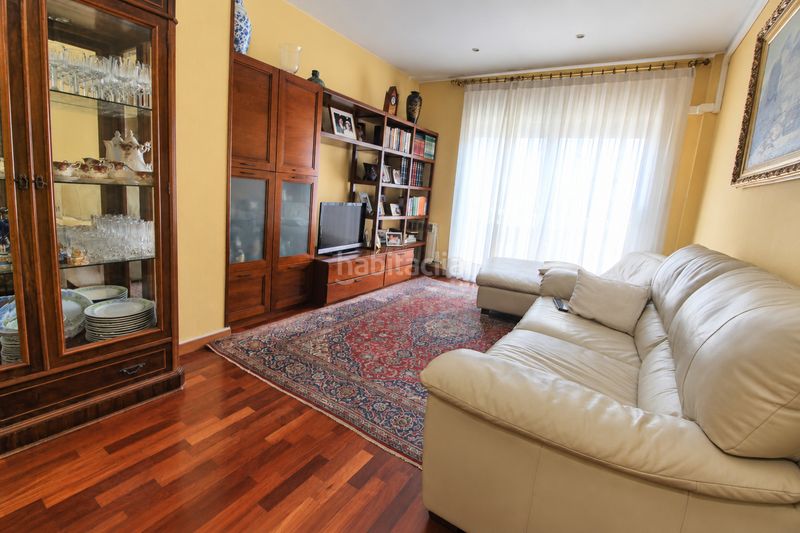 Foto 9c1dd737-c93b-419b-83f0-daf54902a9c1. Duplex with heating parking in Eixample Sabadell