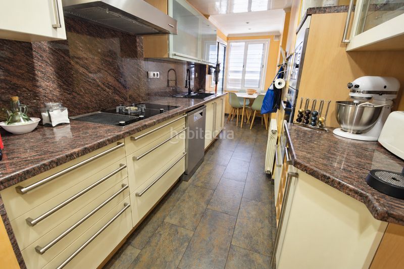 Foto ecc3aebb-e6bb-47d2-9e7b-9c949d1cfe9c. Duplex with heating parking in Eixample Sabadell
