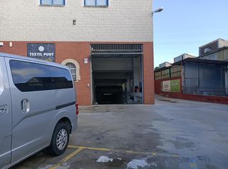 Fabrikhalle  Carrer energia. Nave industrial de 1.284 m² con patio de carga y descarga en mat