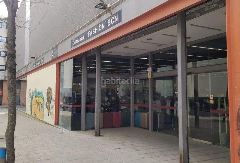Foto a1f7fa43-817c-4ee2-96ae-d3e34314221d. Local comercial en carrer de francesc layret 36b "centro comercial gallecs" en venta en Mollet del Vallès