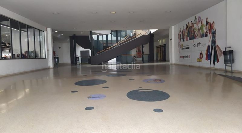 Foto b42067d0-b1e4-43ba-a7dd-56fa235a571d. Local comercial en carrer de francesc layret 36b "centro comercial gallecs" en venta en Mollet del Vallès