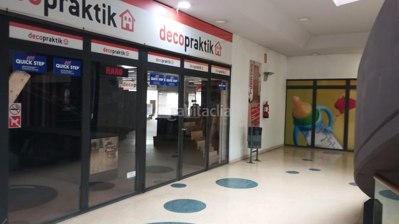 Foto c48e74ba-514f-401e-b370-0f1d26b008e9. Local comercial en carrer de francesc layret 36b "centro comercial gallecs" en venta en Mollet del Vallès