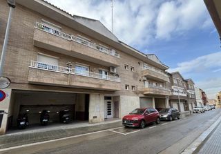 Posto auto  Carrer de narcís monturiol. Lote 64 plazas de parking + local