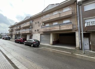 Parking coche  Carrer de narcís monturiol. Lote 64 plazas de parking + local