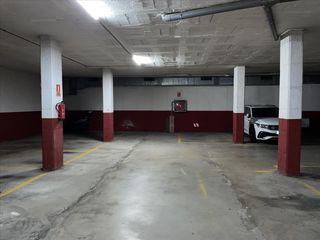 Posto auto  Carrer de narcís monturiol. Lote 64 plazas de parking + local