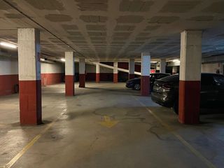 Autoparkplatz  Carrer de narcís monturiol. Lote 64 plazas de parking + local