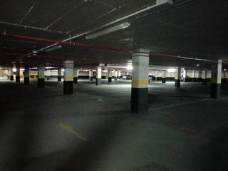 Aparcament cotxe a Carrer de miquel bleach 13. Edificio parking