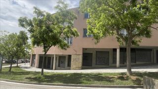 Local Comercial a Avinguda cornisa 11. Edificio corporativo / oficinas con local comercial y parking –