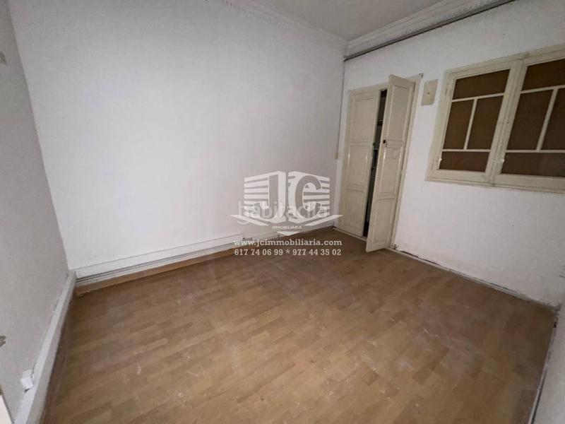 Foto 598d73d4-9288-4986-8d72-0b3089386103. Piso  en venta en el centro comercial . en Centre Tortosa