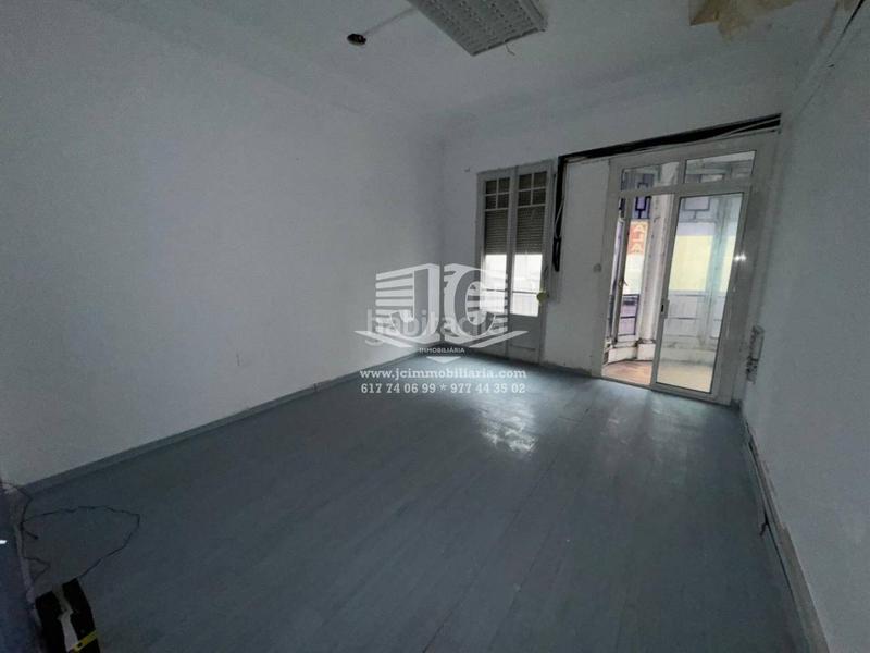 Foto 8825d9a6-d143-4435-b76f-ae7a0f646b18. Piso  en venta en el centro comercial . en Centre Tortosa