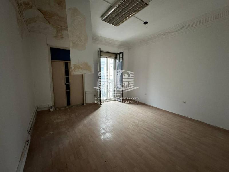 Foto e44db291-8ae8-4831-ad73-7833f3fa0948. Piso  en venta en el centro comercial . en Centre Tortosa