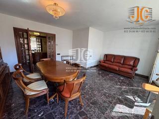 Pis  Ramon berenguer iv. Piso en venta en centre