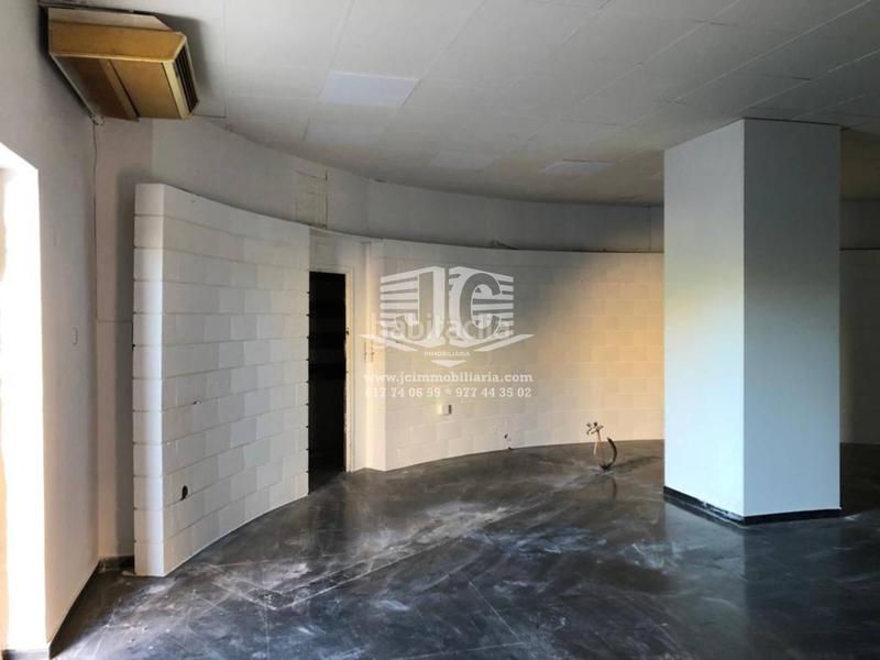 Foto d54490d6-d7be-4ed7-bf4e-b60ec7c5fb3c. Lloguer local comercial a Roquetes