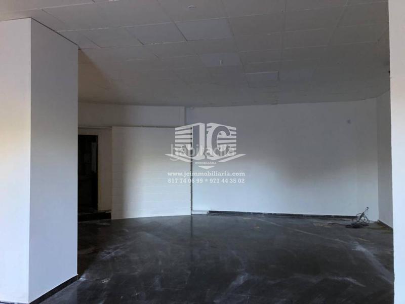 Foto d9ce32fd-c9af-4bc2-9864-116ab7c9f4e1. Lloguer local comercial a Roquetes