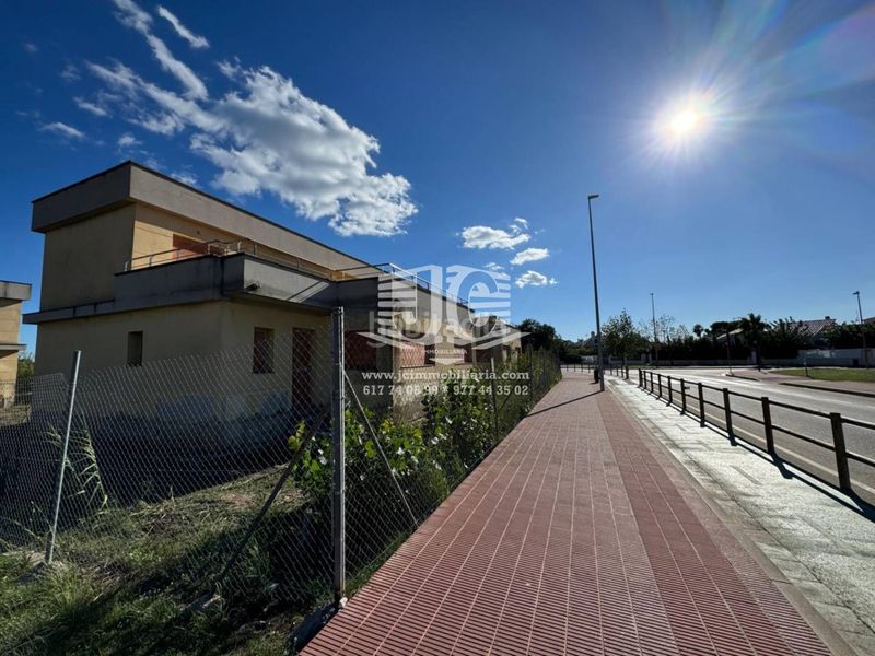 Foto 3a9a42bd-97c3-45cf-949b-29fd33b3ad26. Edifici a calle flamenc 8 a Deltebre