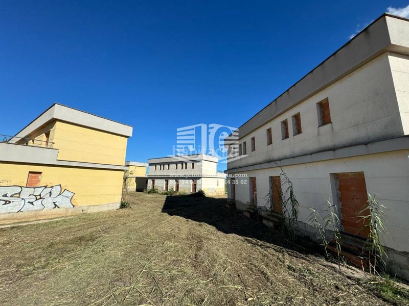 Foto 6eb07d65-d8db-45a7-adb7-de55dde736fb. Edifici a calle flamenc 8 a Deltebre