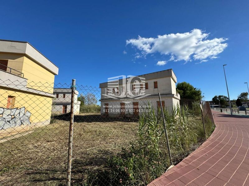 Foto b2854e92-ff25-4a15-a825-87e3d458cd30. Edifici a calle flamenc 8 a Deltebre