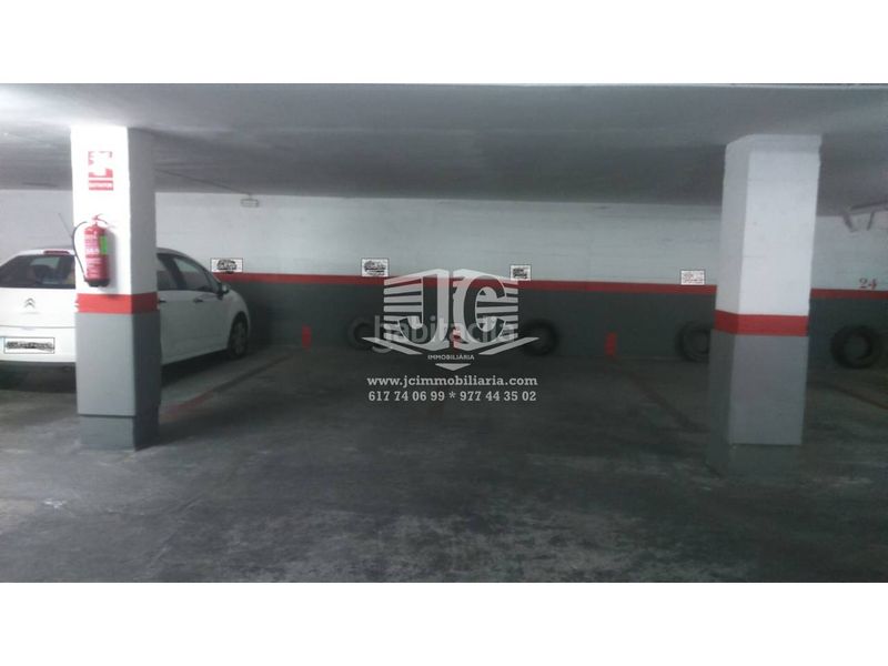 Foto be58fd0e-ca4c-4a37-9d9f-3609c2177441. Aparcament cotxe a Centre Tortosa