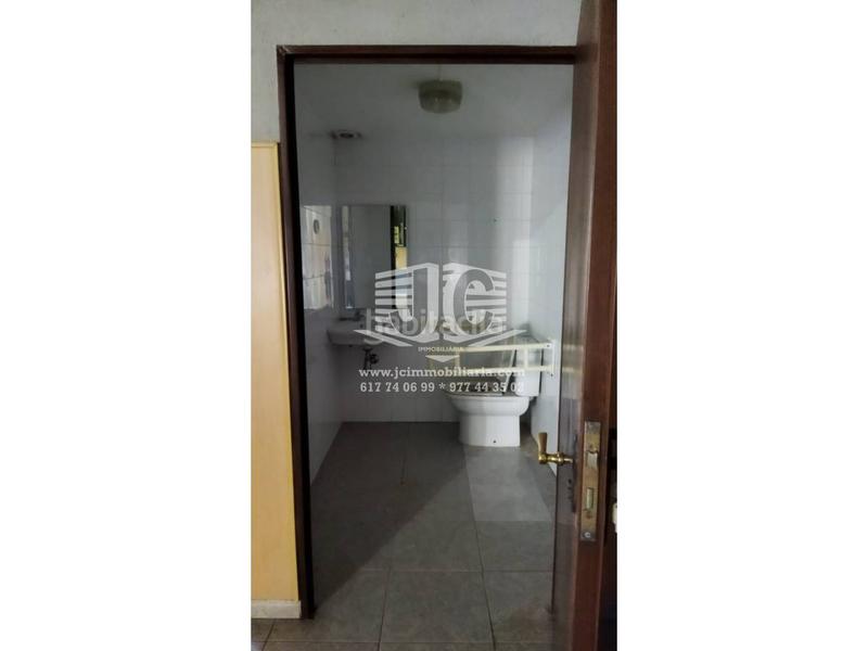 Foto 5c04607d-0740-4901-bdea-0640a0d2935a. Location local commercial dans Tivenys