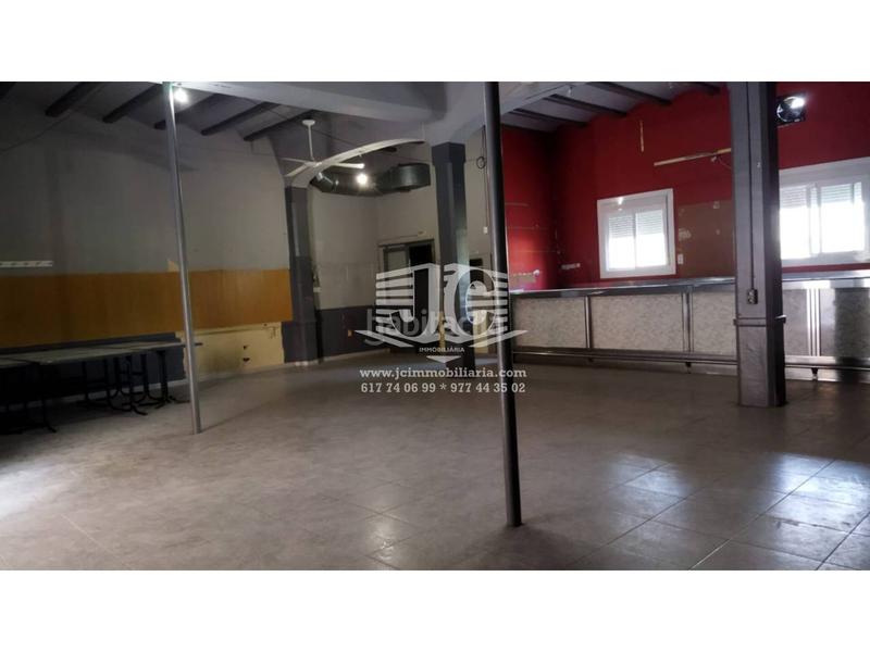 Foto d143bf2b-8d24-4ff9-ae84-dab089b5f791. Location local commercial dans Tivenys