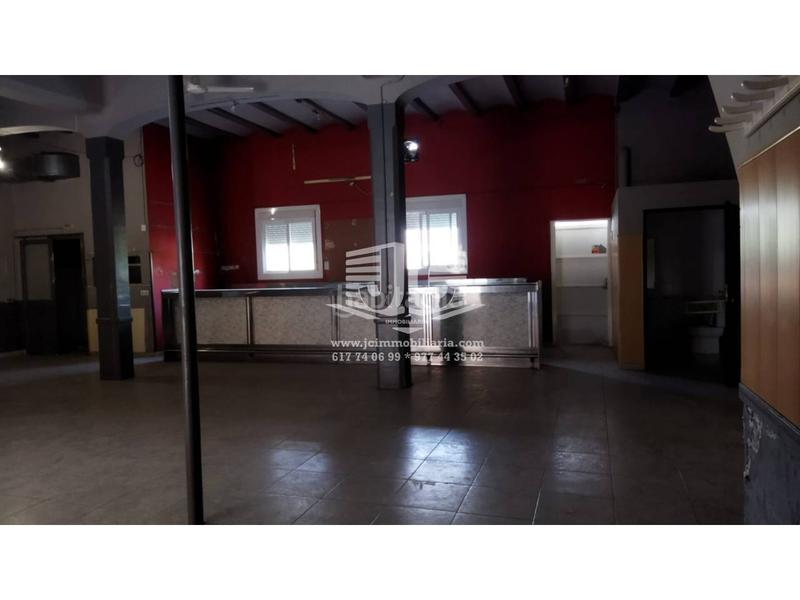 Foto e3b626ef-f90a-4435-9eb6-6d9e49eb5e56. Location local commercial dans Tivenys