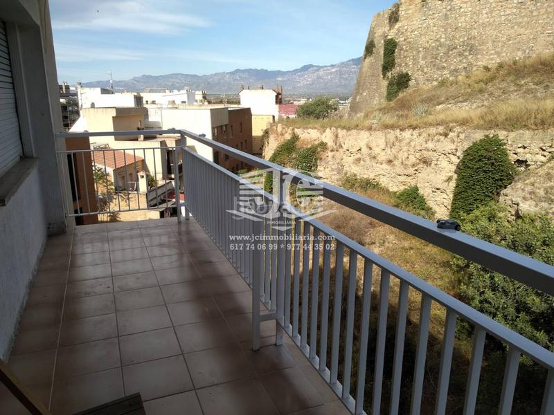 Foto 45f5b55f-88f8-452d-bcb7-a87bf0aa2afa. Piso  en venta en la calle berenguer iv en Centre Tortosa