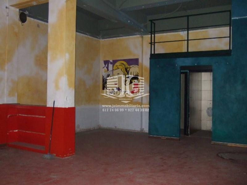 Foto 9f8d2559-a476-4cbc-a2ca-7d0f2915f770. Lloguer local comercial a Centre Tortosa