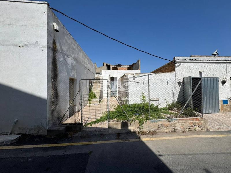 Foto 169ff185-109a-487e-a565-7ed1b7fd5ed1. House with parking in Deltebre