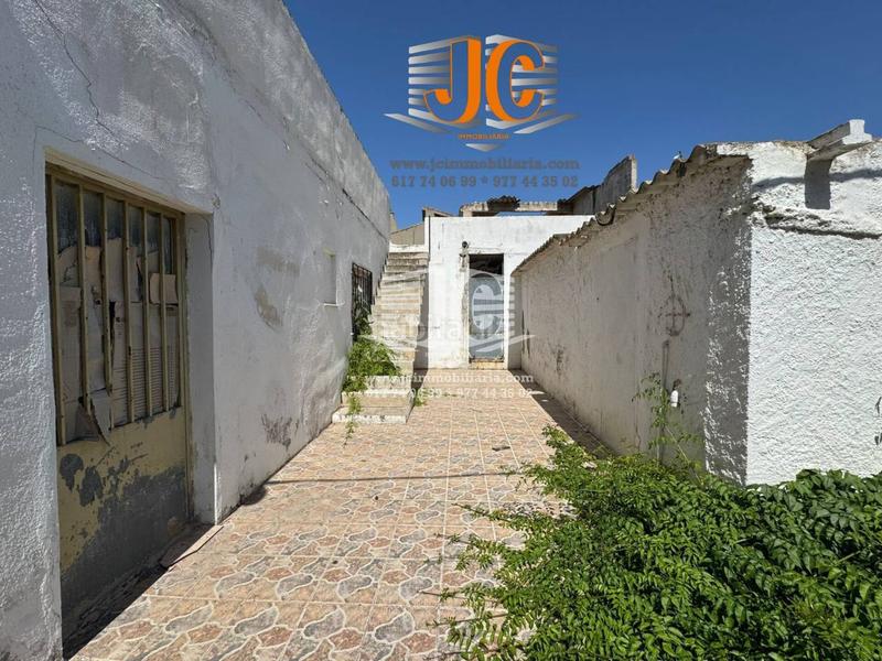 Foto bac720c7-8f98-4d72-8a04-39b49bb13602. House with parking in Deltebre