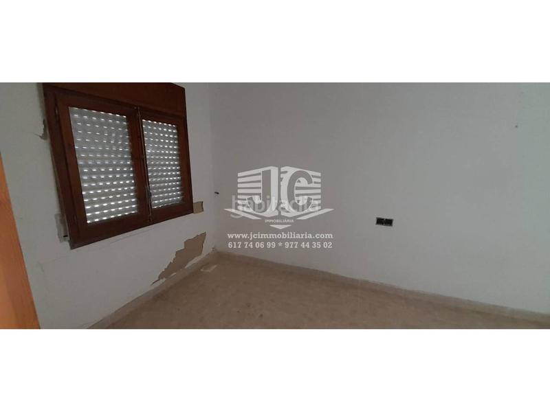 Foto c78de1ac-c7ae-41cb-b8d3-a1c830eb24d3. House with parking in Deltebre