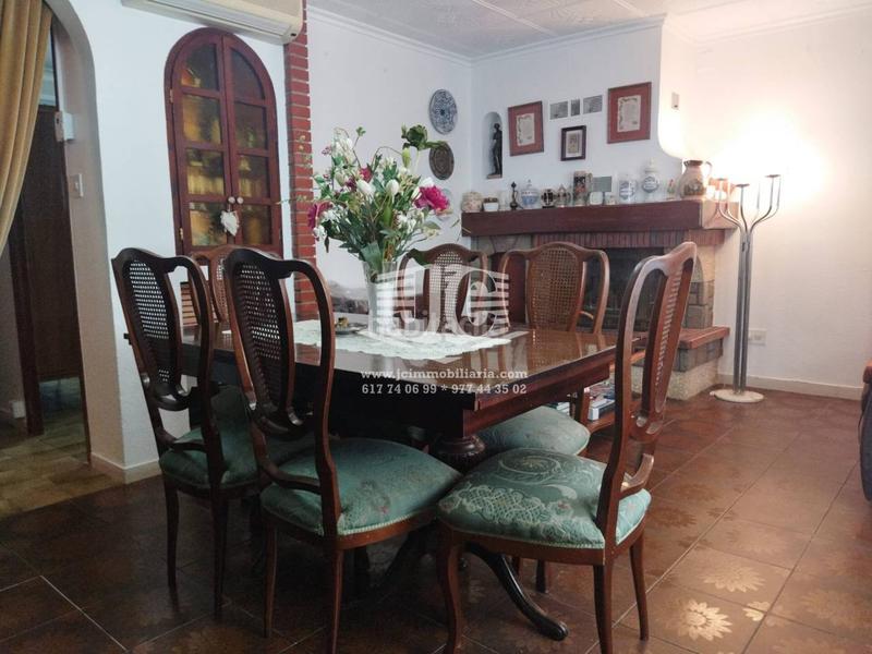 Foto 0c6dd79b-64b8-42c0-84ce-744ec8fd6de3. Casa amb aparcament a Tivenys