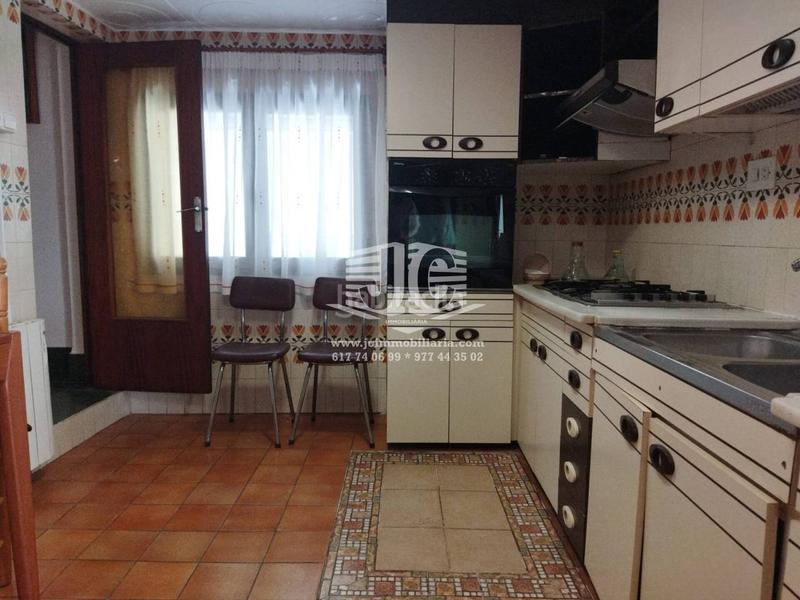 Foto 28508486-59ca-4536-973f-cc78677c5fdc. Casa amb aparcament a Tivenys