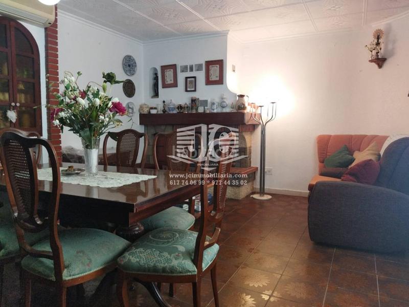 Foto 326c9af2-7b63-4792-8565-53b893fc315c. Casa amb aparcament a Tivenys