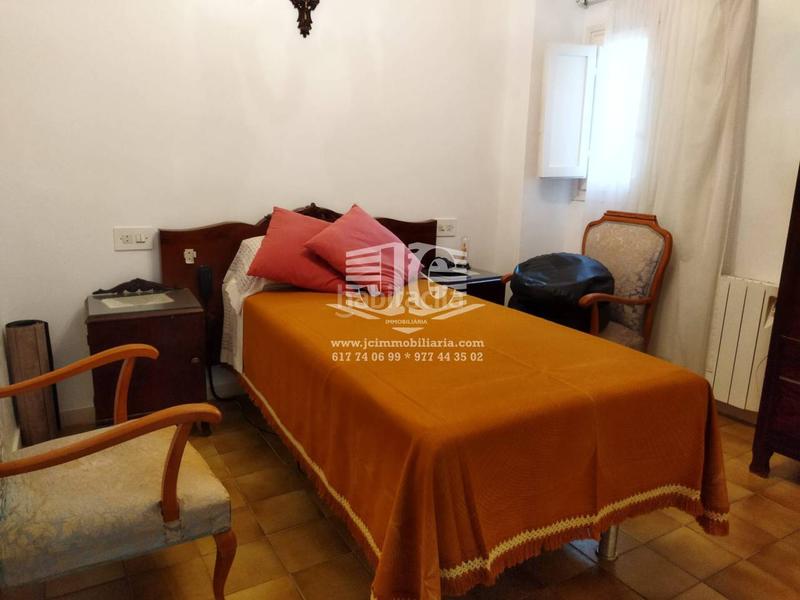 Foto 32fff4a6-1b5f-4df1-80a6-06d679fd19a6. Casa amb aparcament a Tivenys