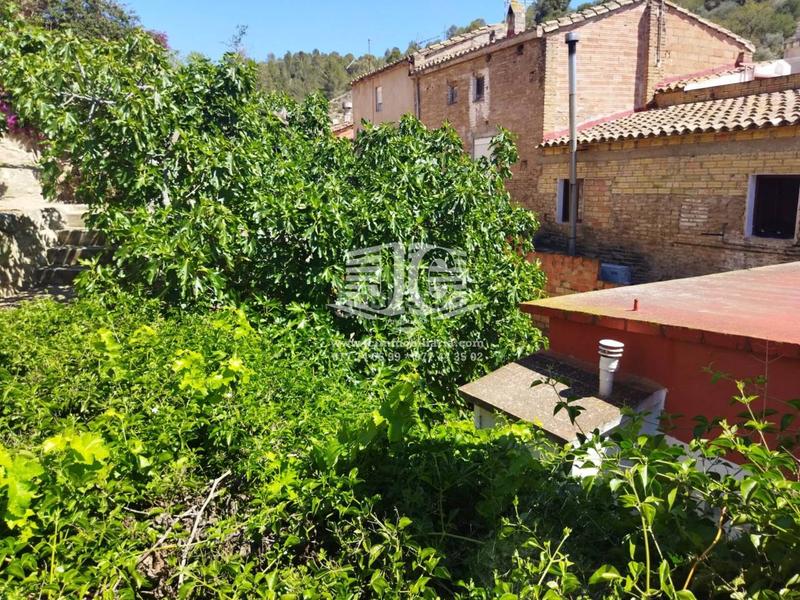 Foto 5a011a27-061e-4978-8eeb-d3aa137c4185. Casa amb aparcament a Tivenys