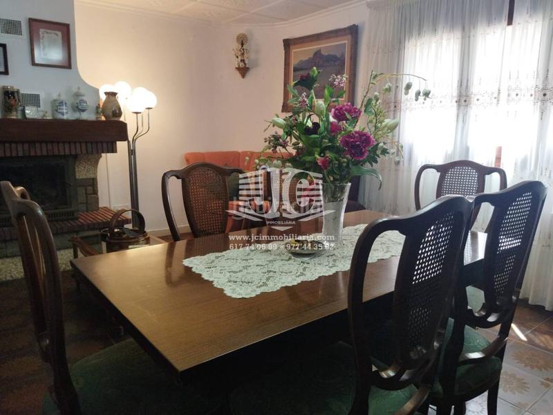 Foto 707ca16d-0478-4e11-9b11-9e6a6e34bc79. Casa amb aparcament a Tivenys