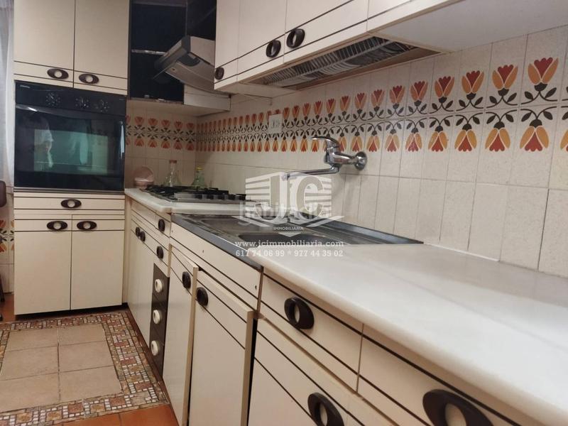 Foto c14bd45a-0a94-4da1-b5c4-e03cf00c12aa. Casa amb aparcament a Tivenys