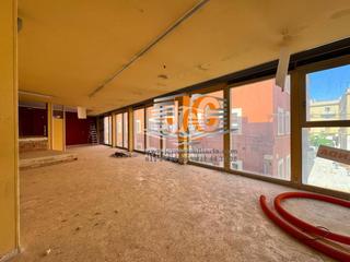 Location Local commercial  Lluís millet. Edificio en venta o alquiler en tortosa centro