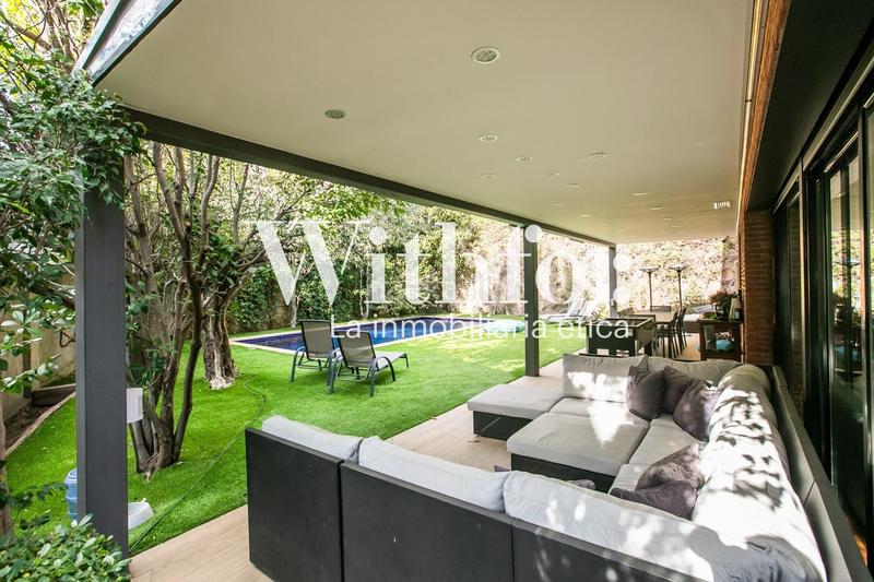 Foto 2fcc29f1-cf19-401b-9c34-273e69795a62. Xalet amb calefacció aparcament piscina a Sarrià Barcelona