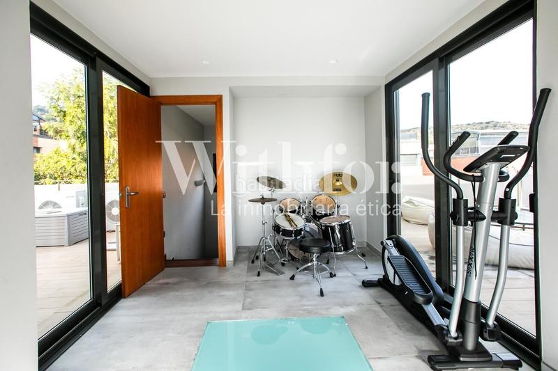 Foto 341ab0ba-5205-4599-99aa-c3dbd2d723fc. Chalet con riscaldamento parcheggio piscina in Sarrià Barcelona