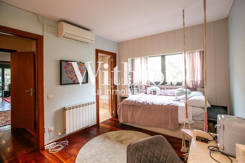 Foto 7af8b5a1-2035-46a0-96e1-e9fdb2a4df60. Xalet amb calefacció aparcament piscina a Sarrià Barcelona