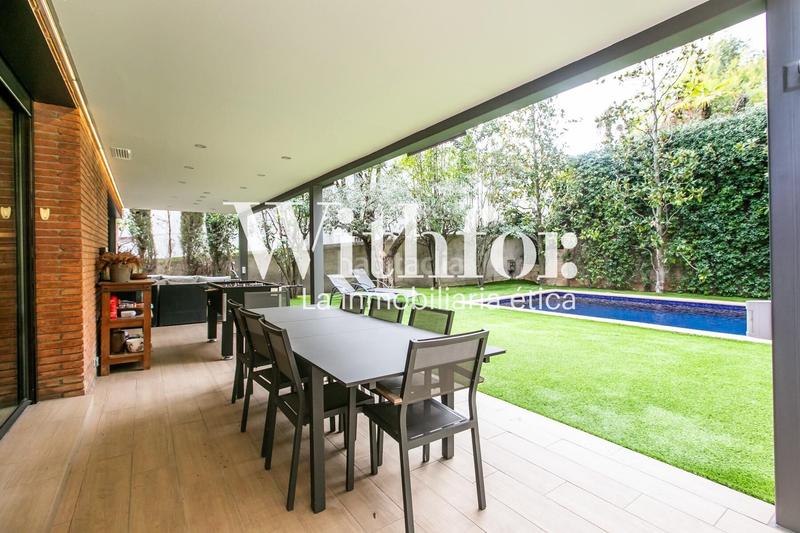Foto d9024ddb-9f0e-4f9a-b358-f21e5975fd00. Chalet con riscaldamento parcheggio piscina in Sarrià Barcelona