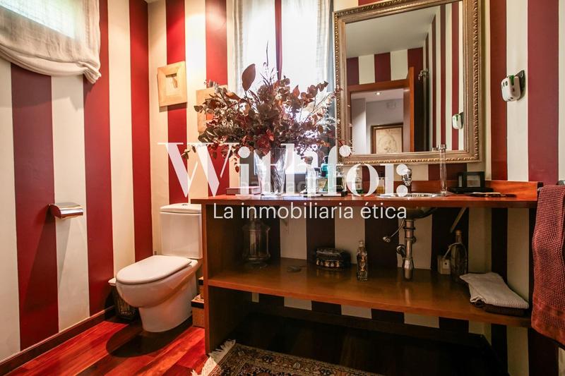 Foto e1449c21-ffa2-4c26-a999-eac49399f736. Chalet con riscaldamento parcheggio piscina in Sarrià Barcelona