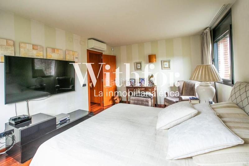 Foto f7accda2-a9cd-4557-9f2e-51c1a615ede3. Chalet con riscaldamento parcheggio piscina in Sarrià Barcelona