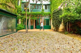 Rent Ground floor in Calle jaume piquet 22. The jonas