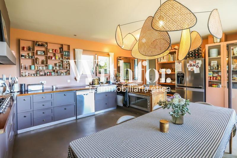 Foto 03f0efea-04a4-410a-965a-a802b801a2d1. Lloguer xalet amb calefacció aparcament piscina a Barcelona