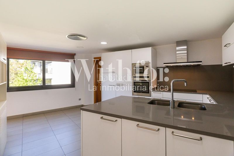 Foto 21d18749-301d-4ea2-a372-5fa62663f3a7. Casa amb calefacció aparcament a Sant Gervasi - Bonanova Barcelona