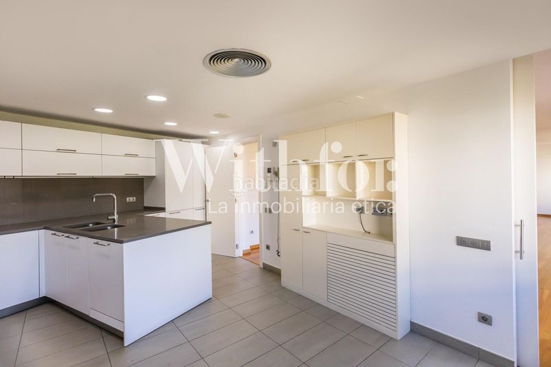 Foto 95f8a4d9-e3eb-43aa-8deb-130c6b255d42. Casa amb calefacció aparcament a Sant Gervasi - Bonanova Barcelona