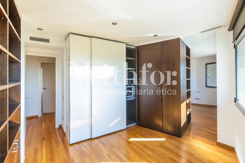 Foto bb556882-fd2c-43bb-b42e-d4bd87733f95. Casa amb calefacció aparcament a Sant Gervasi - Bonanova Barcelona